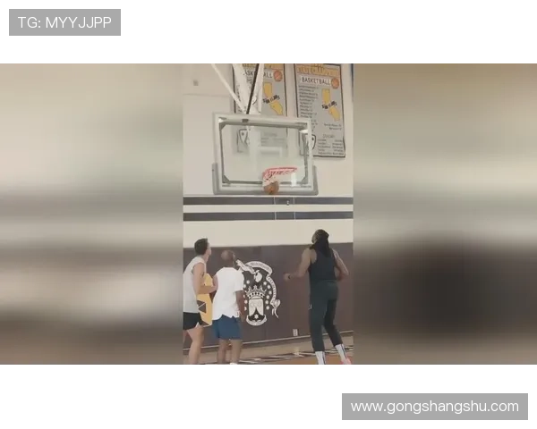 保罗亨德森小乔丹齐聚激战老炮里突外投尽显大师风范 保罗亨德森小乔丹齐聚激战老炮里突外投尽显大师风范