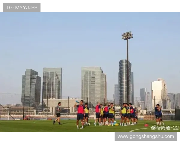 周通晒与皮尔洛合影感慨万千:童年偶像亲临眼前的激动时刻 周通晒与皮尔洛合影感慨万千:童年偶像亲临眼前的激动时刻