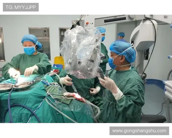 前皇马球星德伦特年仅三十八岁突发中风紧急送医情况引发关注 前皇马球星德伦特年仅三十八岁突发中风紧急送医情况引发关注